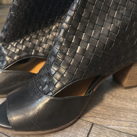 Boots - Picture 7 of 7